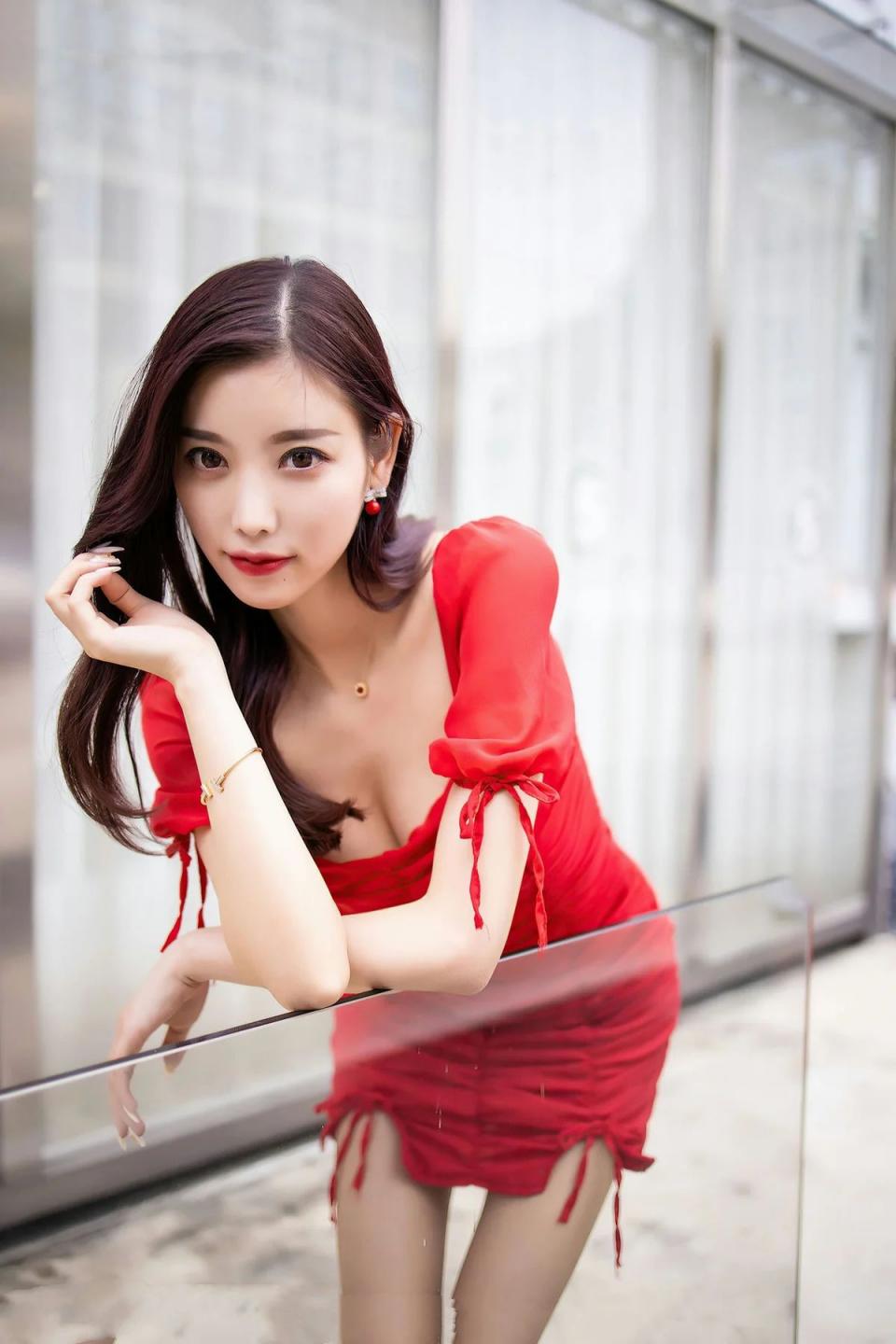 杨晨晨 曼妙优雅红裙