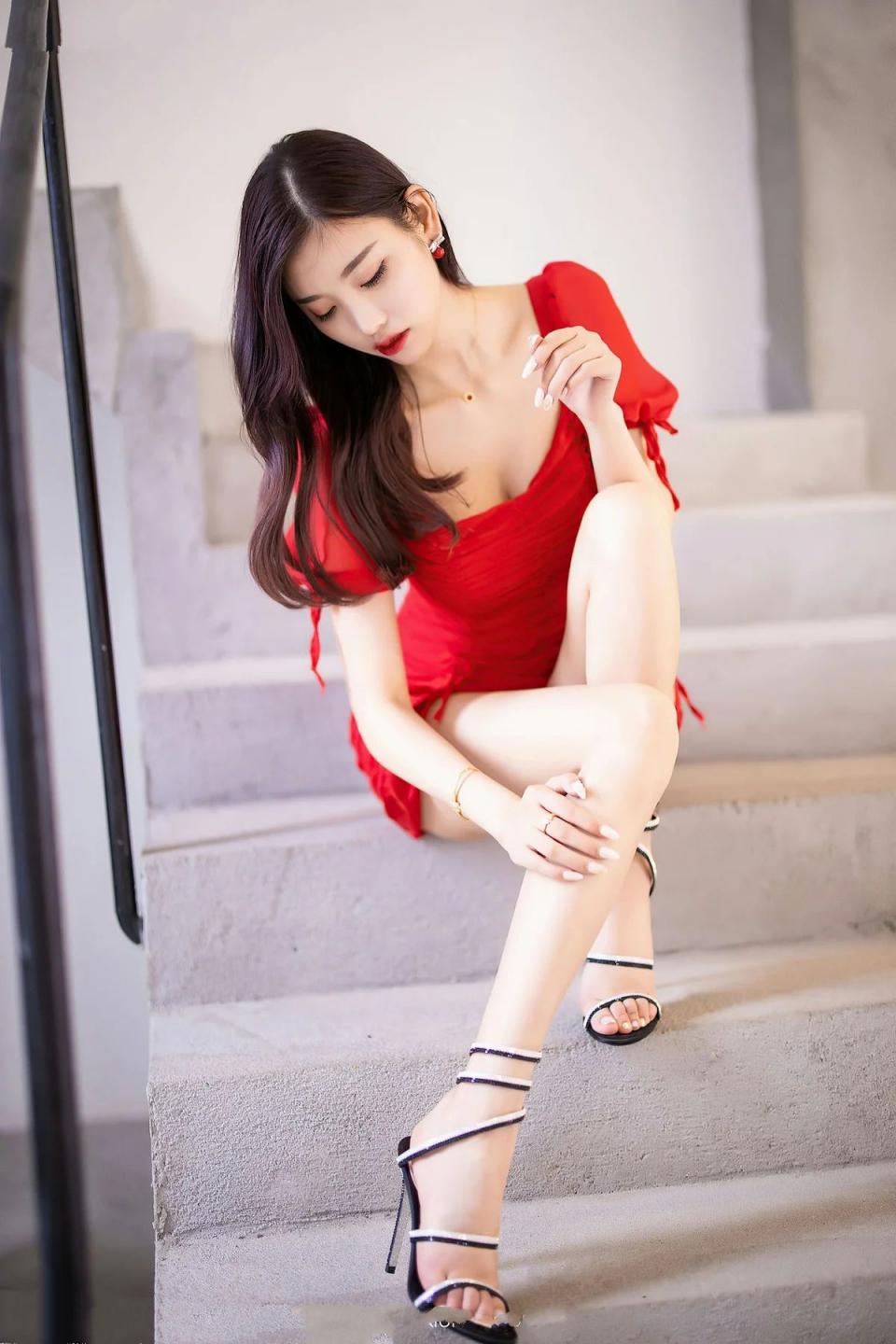 杨晨晨 曼妙优雅红裙
