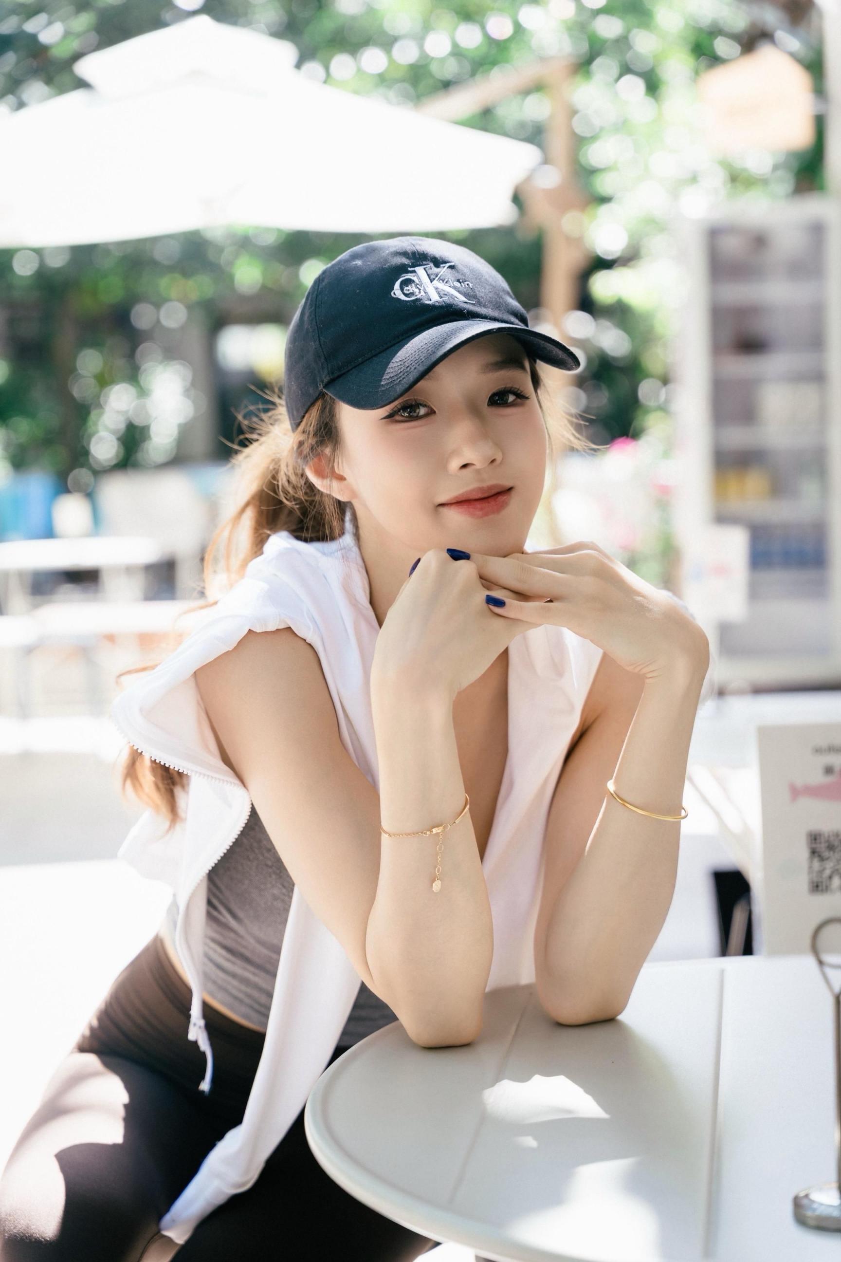 瑜伽裤女孩