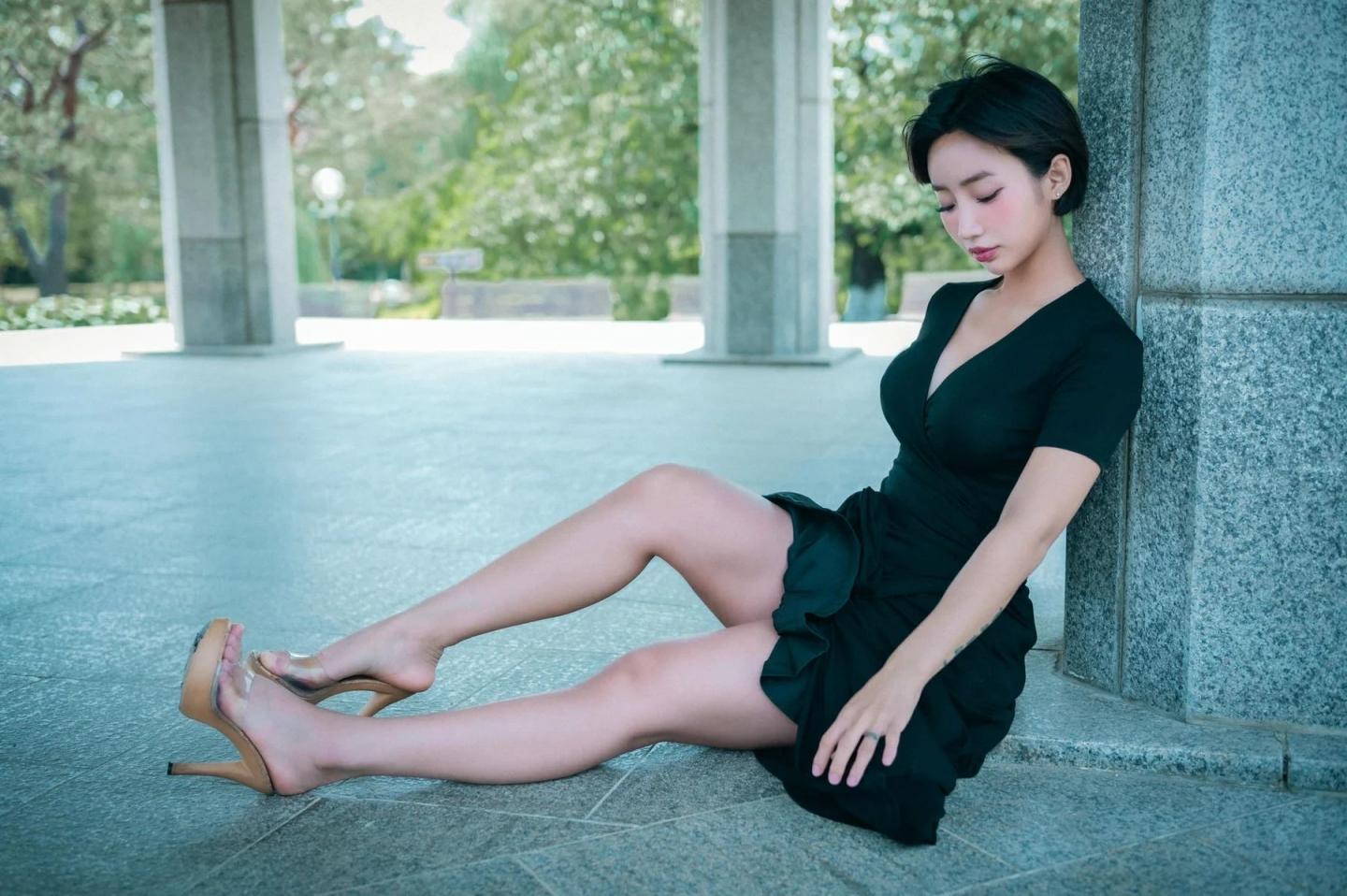 Booty Queen 公园黑裙