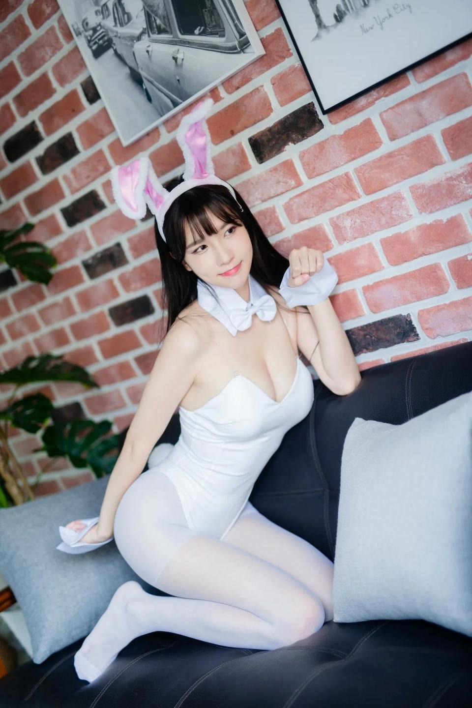 白絲兔女郎