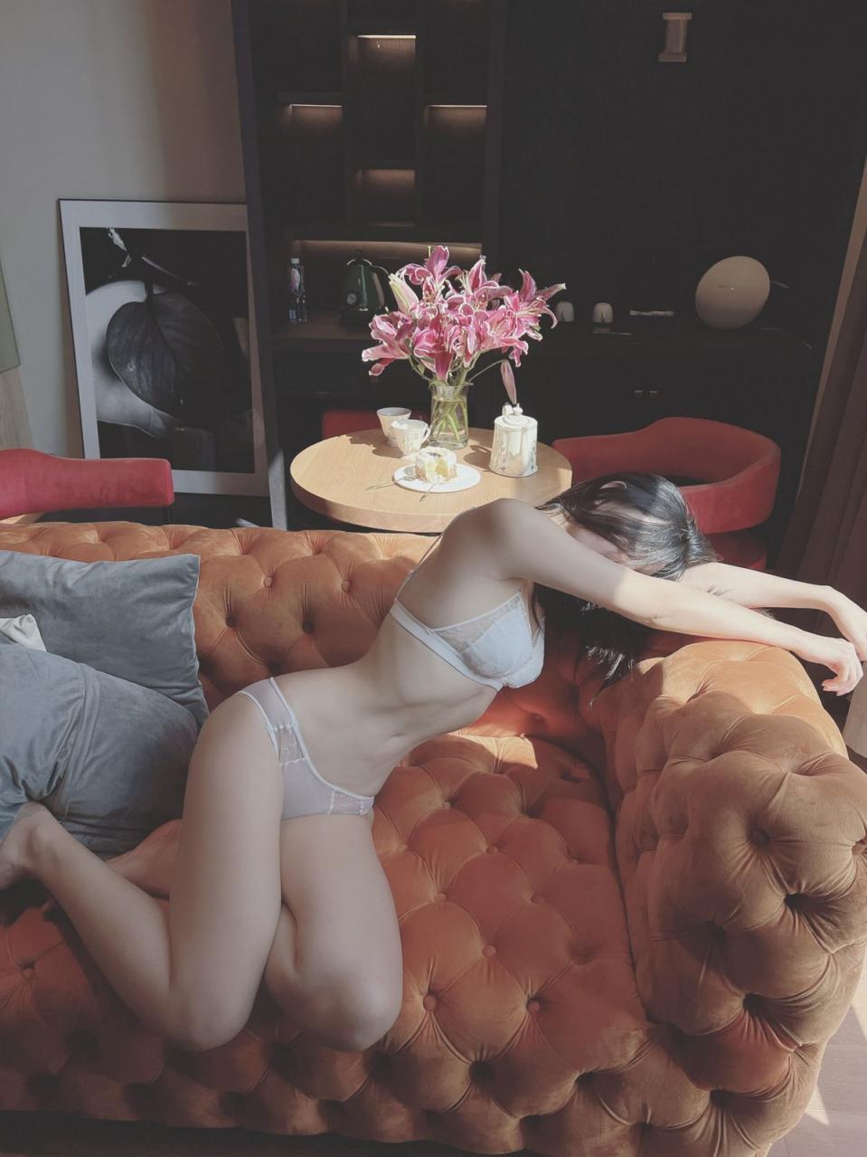 阿朱丝袜美腿写真_制服诱惑