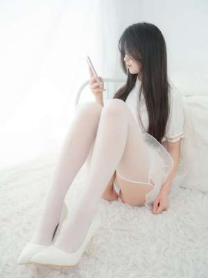 少女的白丝诱惑